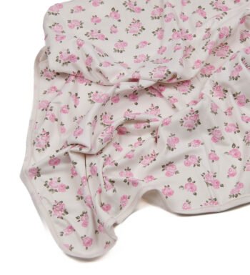 λευκή κουβερτούλα με τριανταφυλλάκια