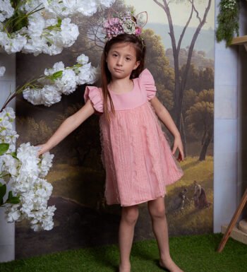 Καλό φόρεμα για κορίτσι σε απόχρωση σάπιο μήλο